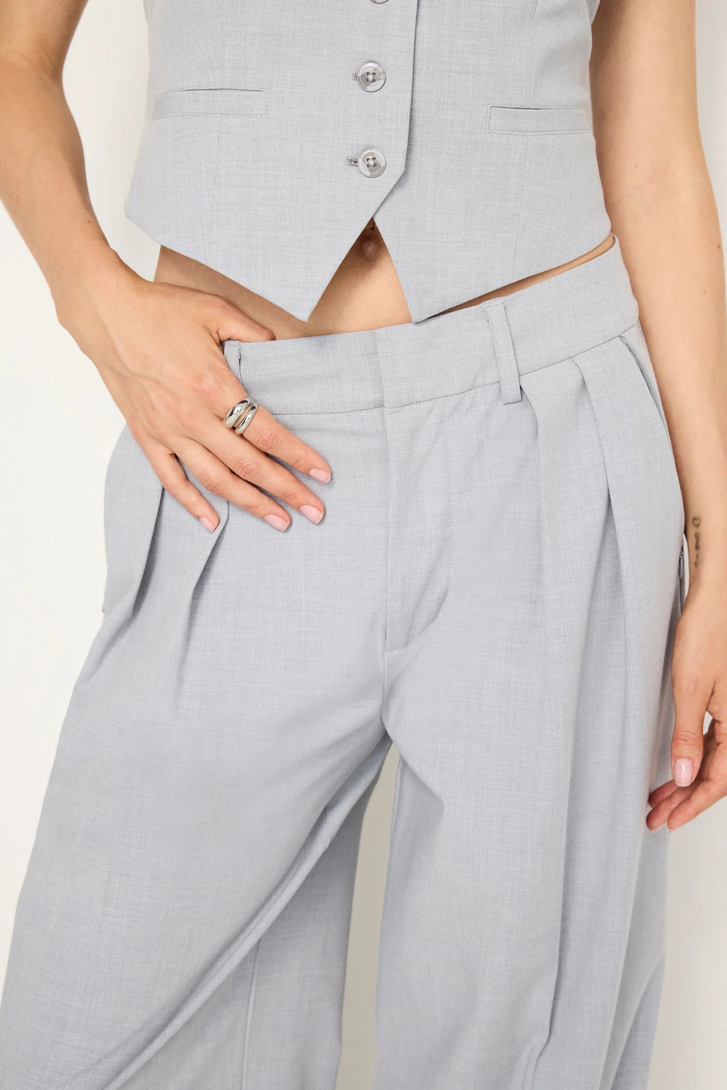 GOOD AMERICAN PLEATED TROUSER