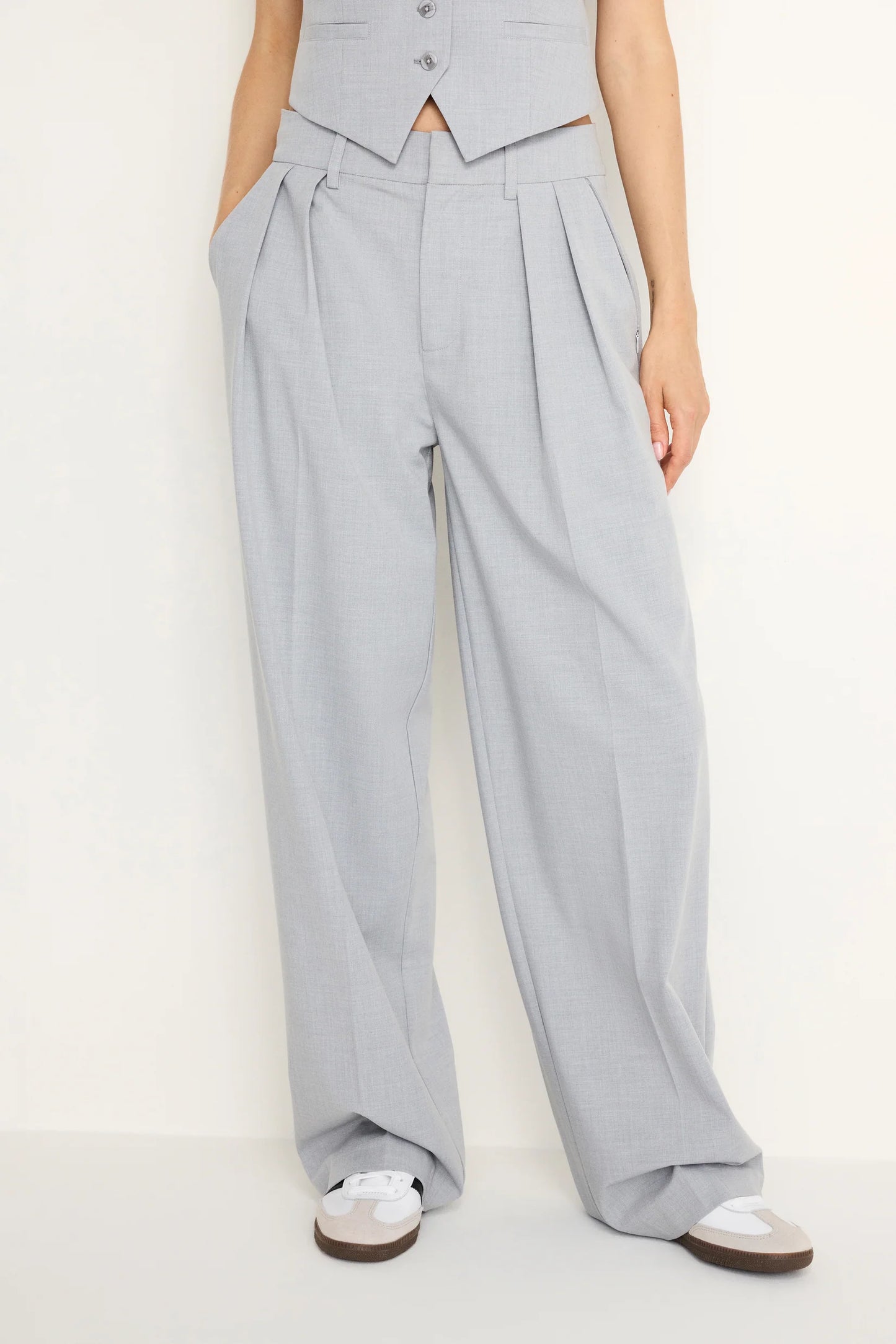 GOOD AMERICAN PLEATED TROUSER