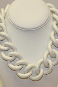 WHITE LINK NECKLACE