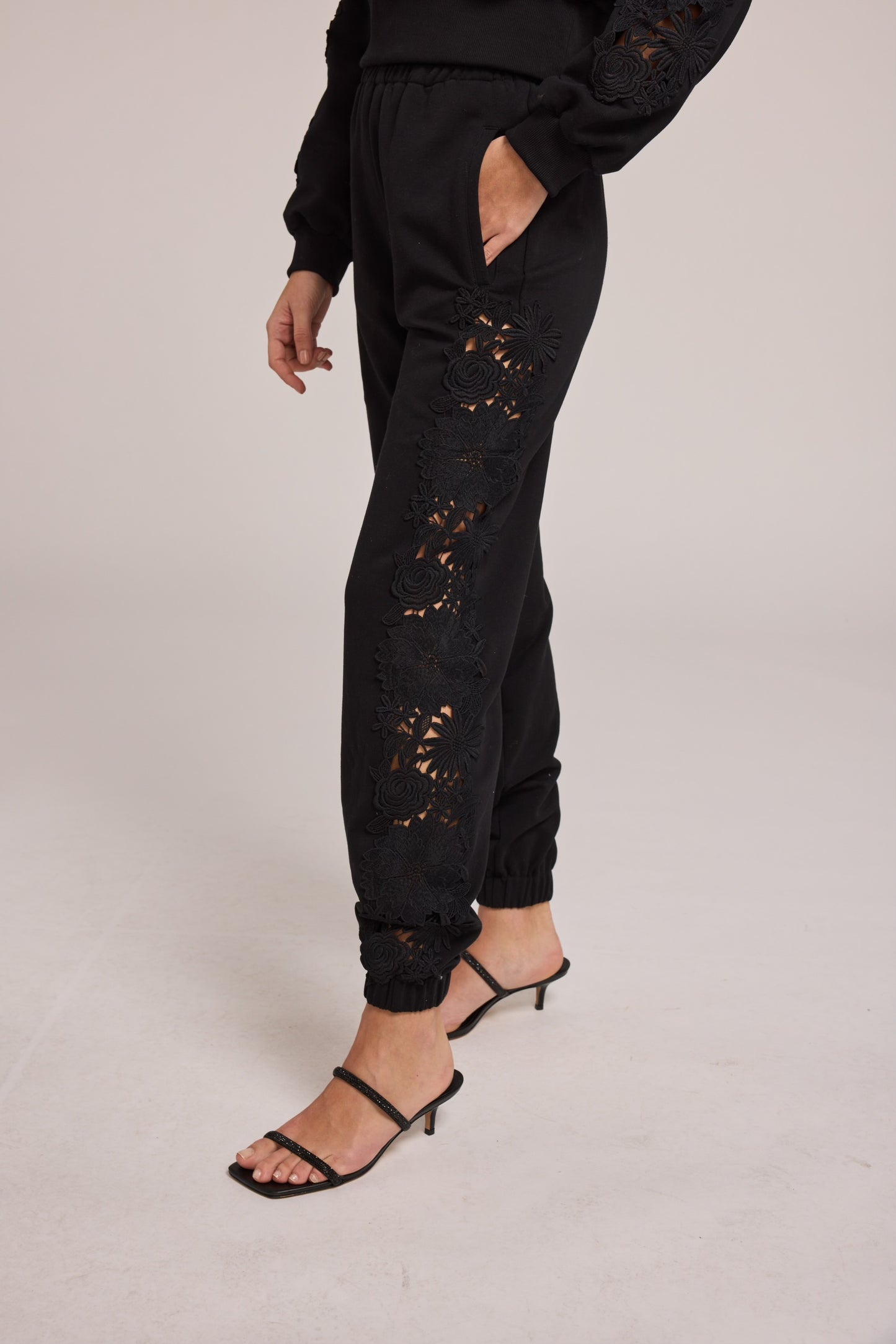 WINNE LACE JOGGER